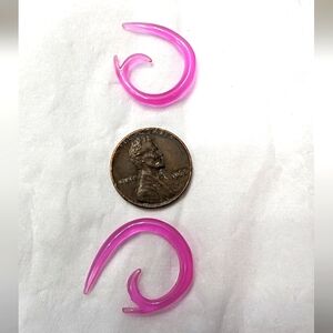 8g 1 pair of very unique Pink plastic 8g gauged spirals